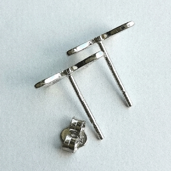 Sterling silver butterfly earrings studs 🆕 - Picture 2 of 3